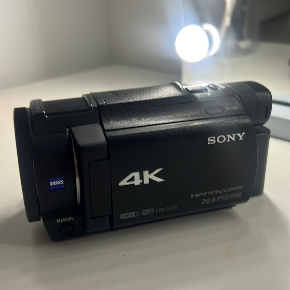 i’m selling the sony handycam FDR-AX33. (can record and take pictures)